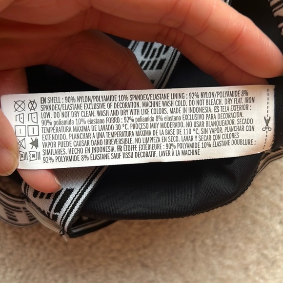 Forever 21 Sports bra in Black with cris cross straps Medium! - Picture 5 of 6